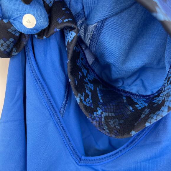 Lululemon Super Sport Tank in Pipe Blue Size 4 Built In Bra - Picture 4 of 9